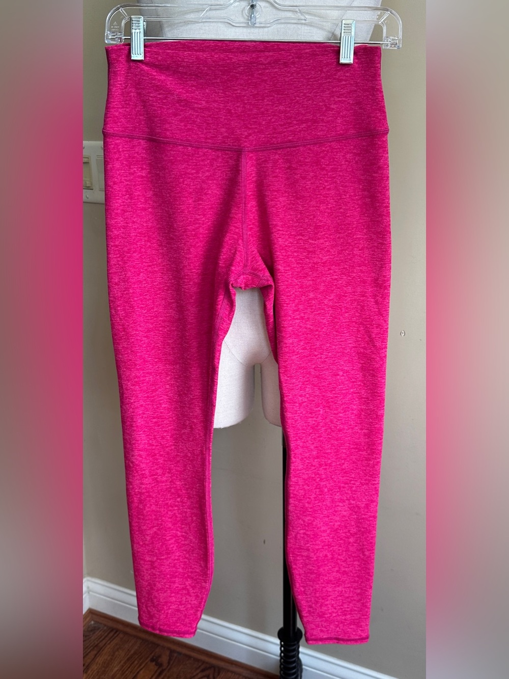 Alo Yoga “Alosoft” High Waisted 7/8 Bright Pink Leggings, Size Medium